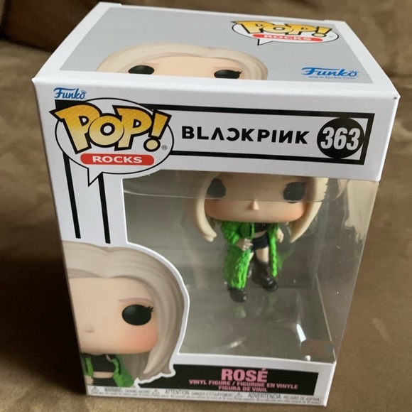 NIB Bundle 4 pcs Blackpink Jisoo Jennie Rose Lisa Funko Pop! Vinyl Figure - Picture 4 of 5